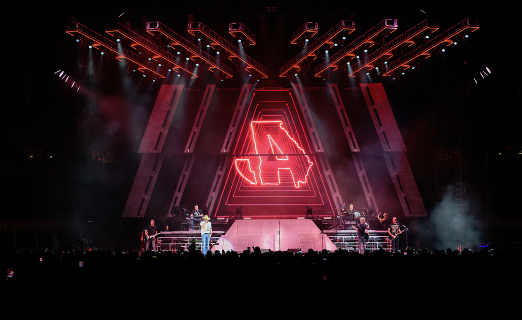 JASON ALDEAN IGNITES HIGH NOON NEON TOUR Jason Aldean