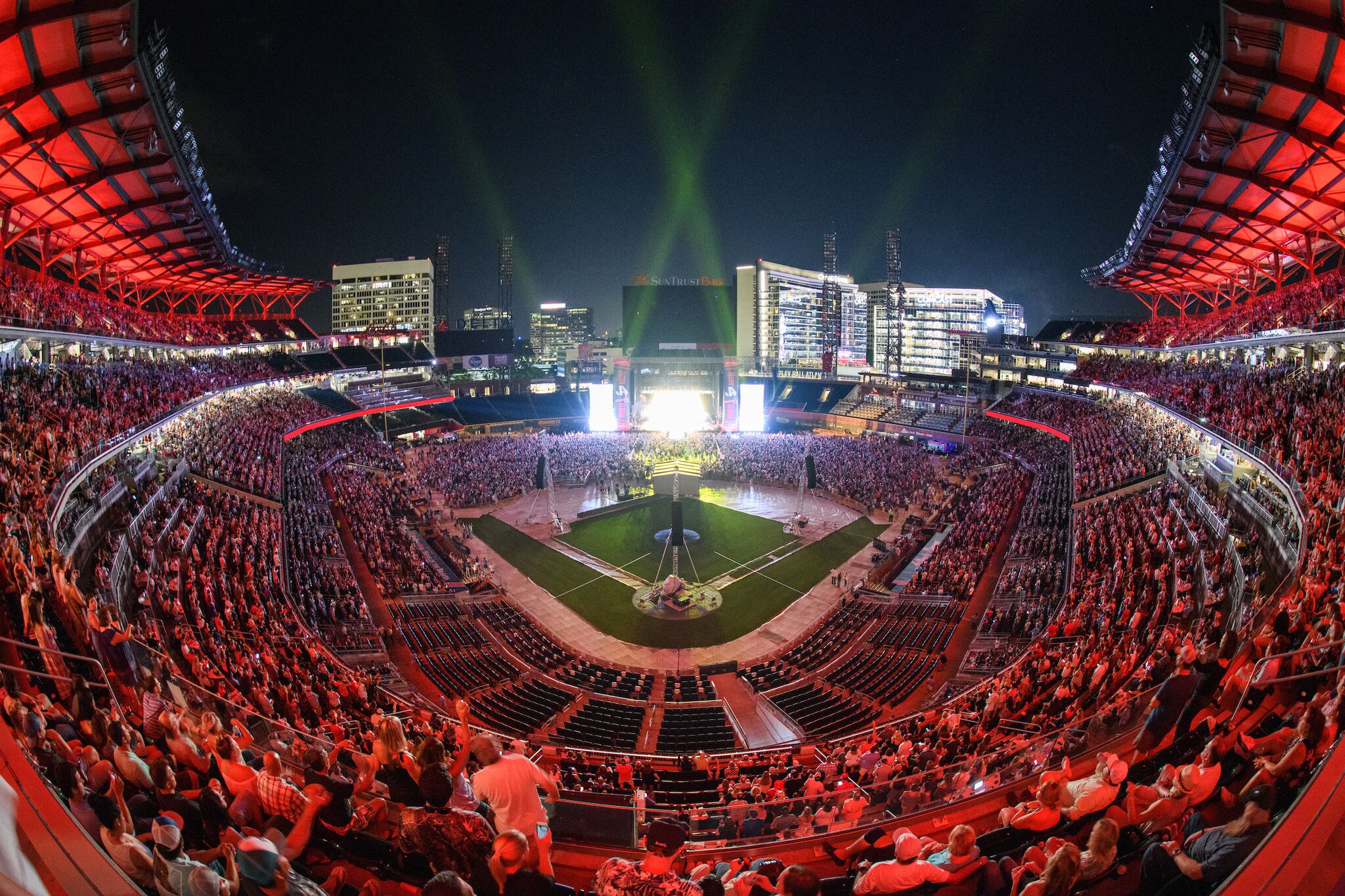 JASON ALDEAN PLAYS SOLD-OUT HOMECOMING SHOW AT SUNTRUST STADIUM IN